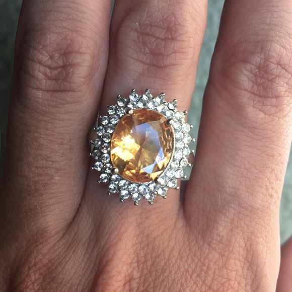 ❤️Citrine Gem Ring with Halo white Sapphires around Size 7 - Picture 4 of 9